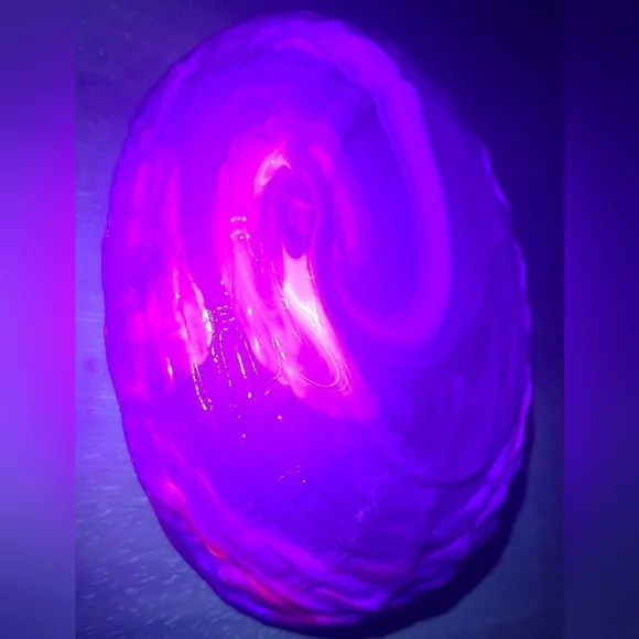 Hen On Nest Slag Glass Glow - Picture 4 of 12